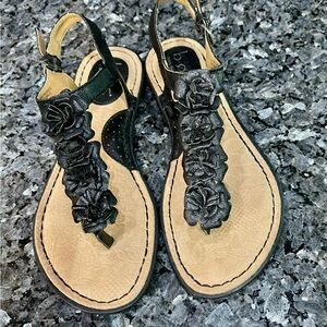 b.o.c. By Born Concept Black Leather Sandals Floral Design Size 7